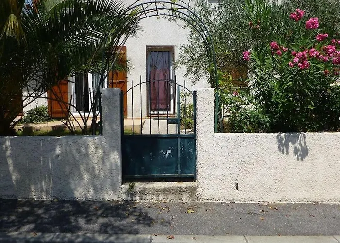Beau F2 Rdc Entier 40M2 Calme Terrasse Jardin Parking Gratuit Sur Place