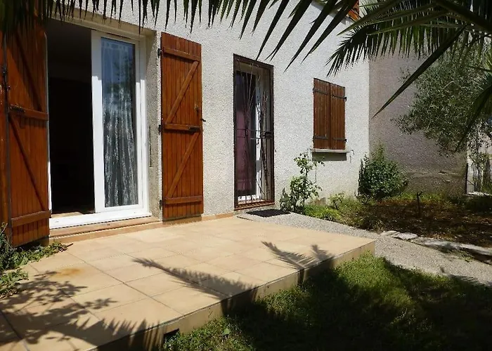Beau F2 Rdc Entier 40M2 Calme Terrasse Jardin Parking Gratuit Sur Place